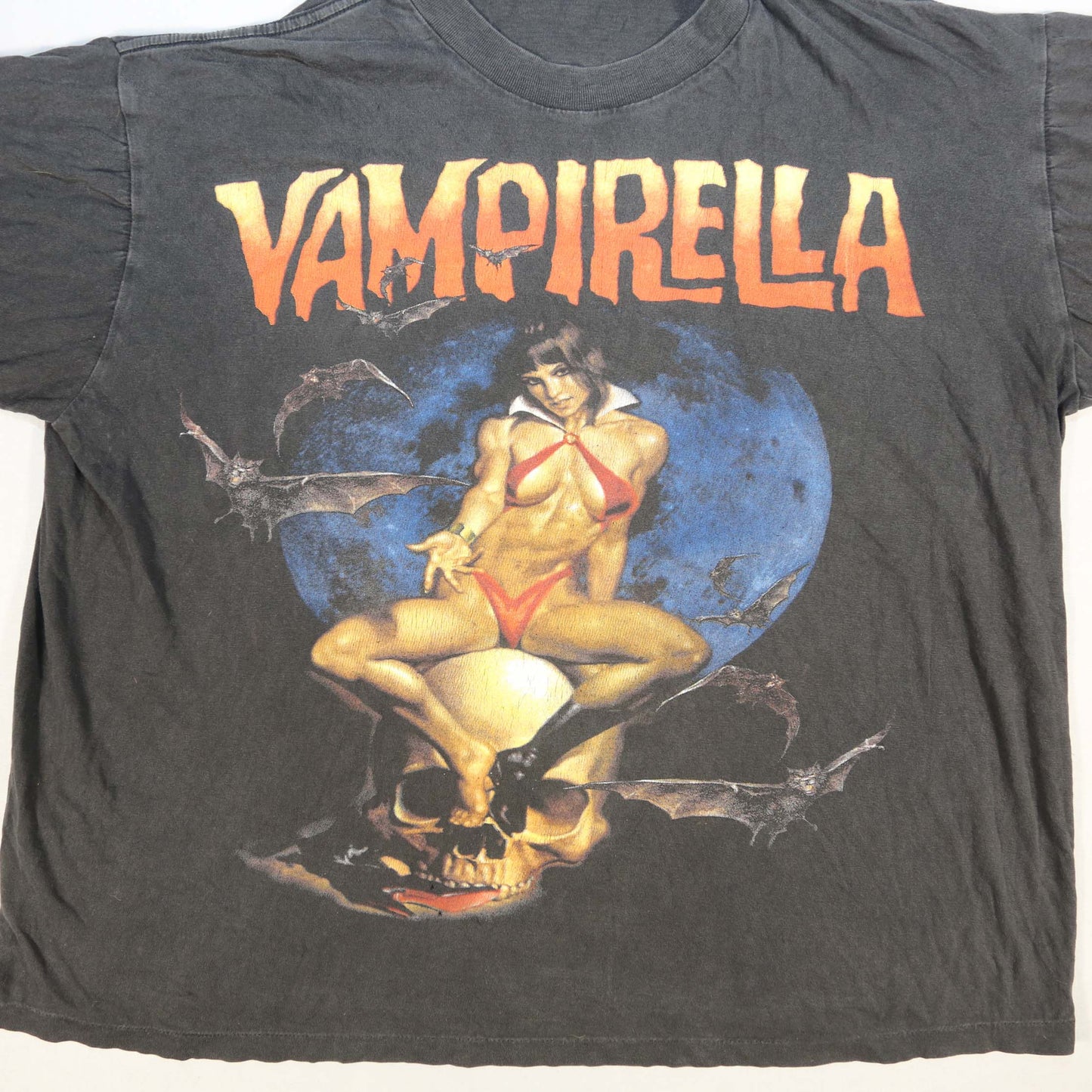 Vampirella 90's graphic t-shirt - XL/XXL