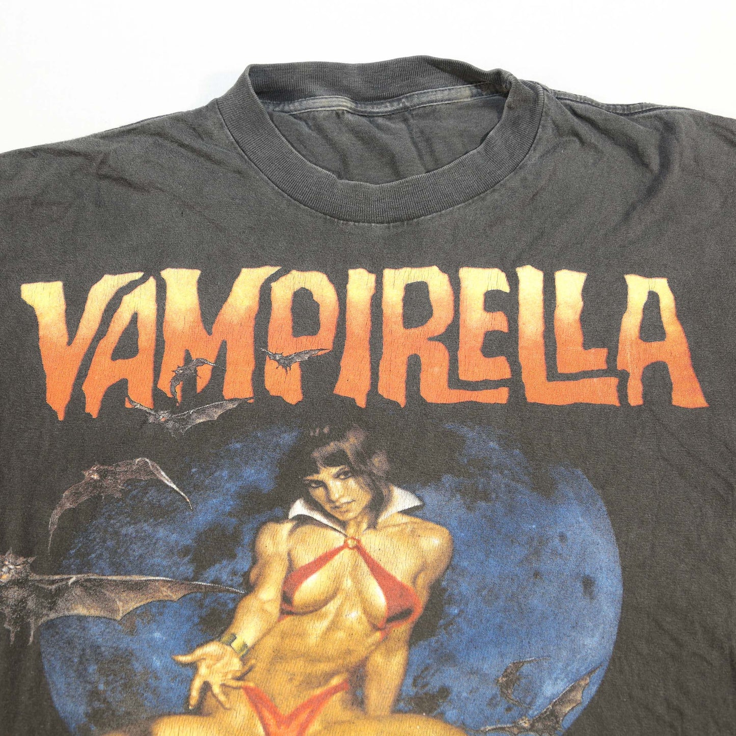 Vampirella 90's graphic t-shirt - XL/XXL