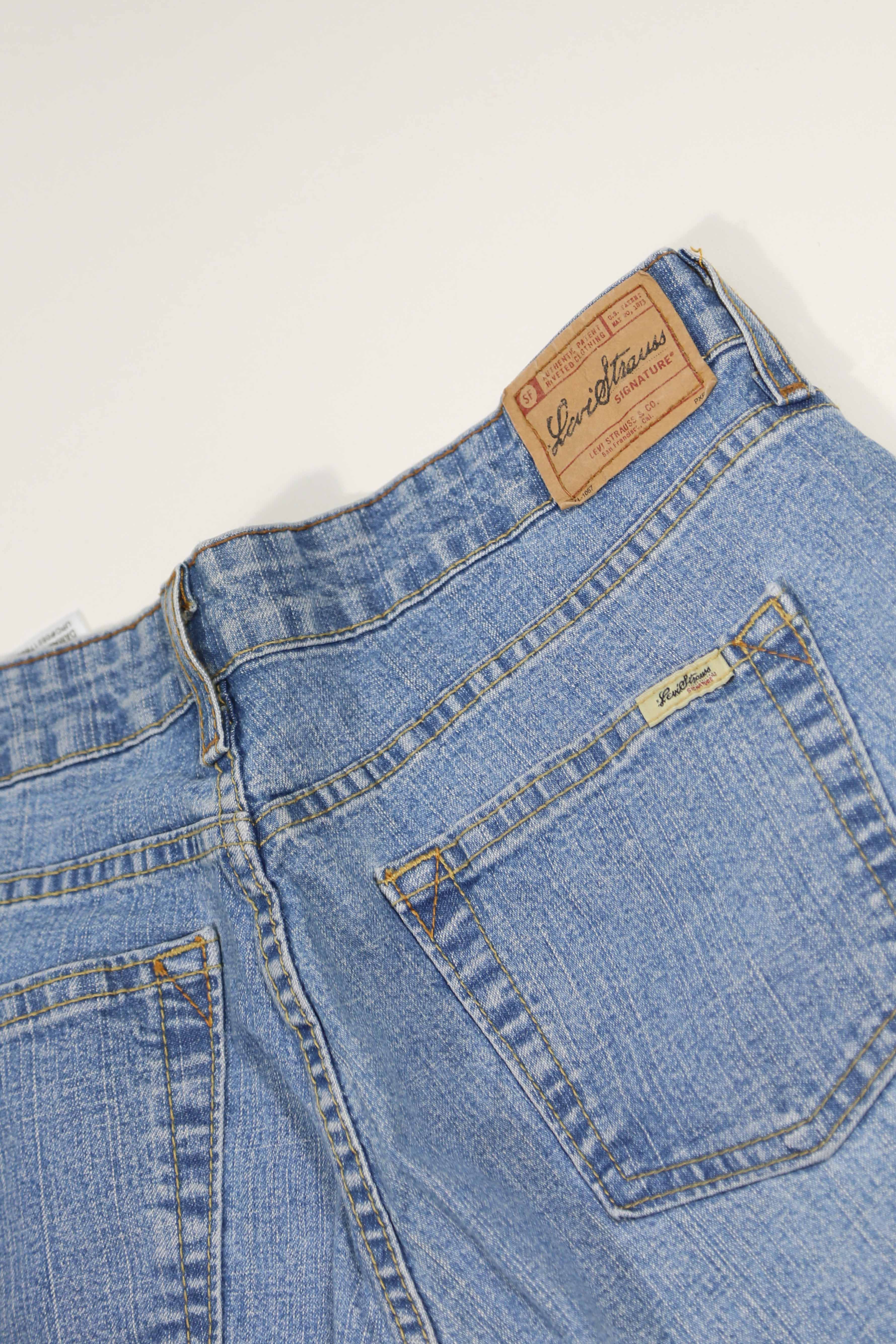 Levi authentics outlet signature jeans